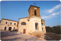 Ingresso principale con campanile